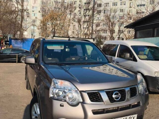 Сірий Ніссан ІксТрейл, об'ємом двигуна 2 л та пробігом 248 тис. км за 12000 $, фото 1 на Automoto.ua