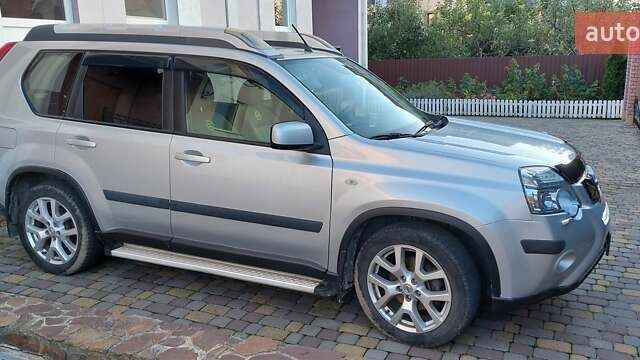 Серый Ниссан ИксТрейл, объемом двигателя 2 л и пробегом 90 тыс. км за 14500 $, фото 1 на Automoto.ua