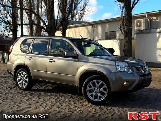 Серый Ниссан ИксТрейл, объемом двигателя 2.5 л и пробегом 169 тыс. км за 11250 $, фото 1 на Automoto.ua