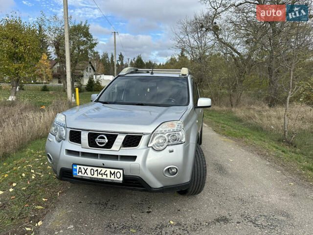 Серый Ниссан ИксТрейл, объемом двигателя 2 л и пробегом 158 тыс. км за 10300 $, фото 1 на Automoto.ua