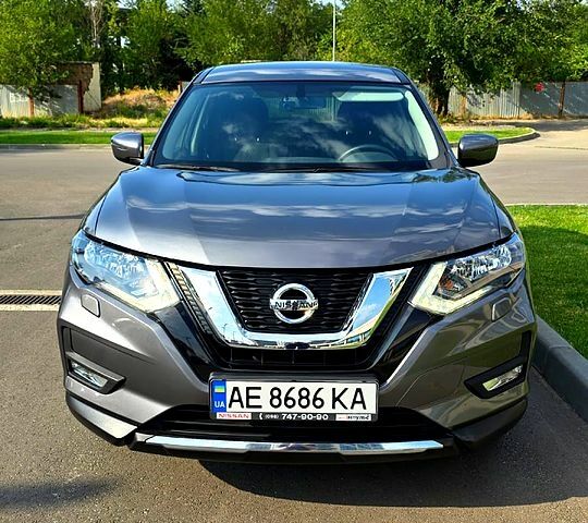 Серый Ниссан ИксТрейл, объемом двигателя 2 л и пробегом 70 тыс. км за 17700 $, фото 1 на Automoto.ua