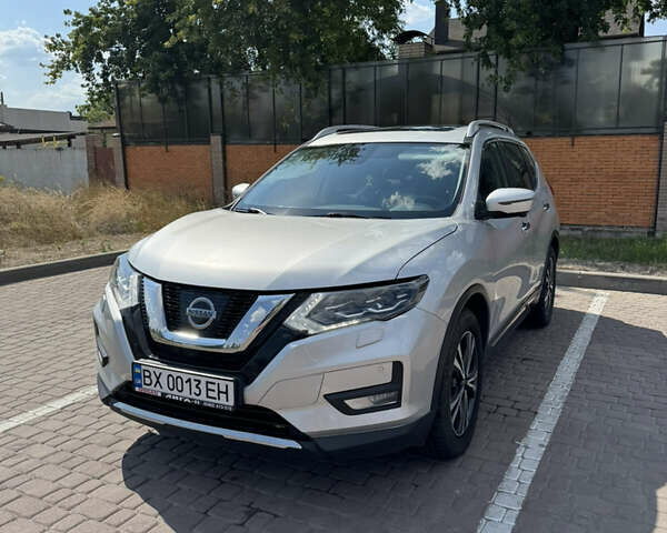 Сірий Ніссан ІксТрейл, об'ємом двигуна 2.49 л та пробігом 140 тис. км за 24500 $, фото 1 на Automoto.ua