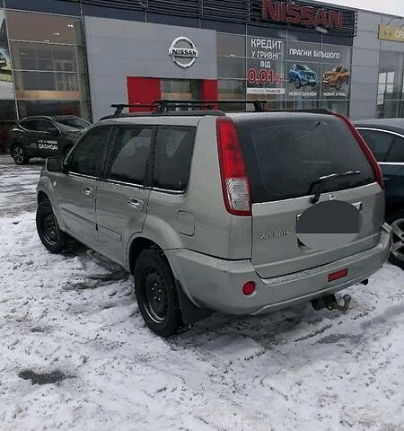 Серый Ниссан ИксТрейл, объемом двигателя 2 л и пробегом 142 тыс. км за 11000 $, фото 1 на Automoto.ua