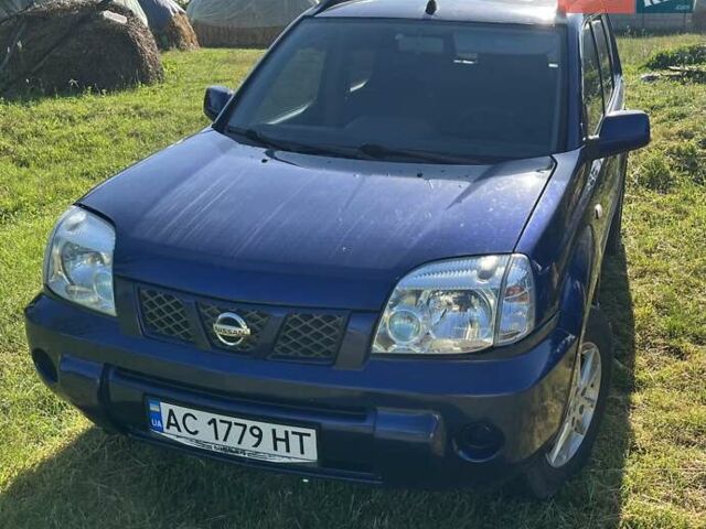 Синий Ниссан ИксТрейл, объемом двигателя 2.2 л и пробегом 274 тыс. км за 5450 $, фото 1 на Automoto.ua