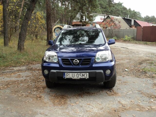 Синий Ниссан ИксТрейл, объемом двигателя 2.2 л и пробегом 300 тыс. км за 3000 $, фото 1 на Automoto.ua