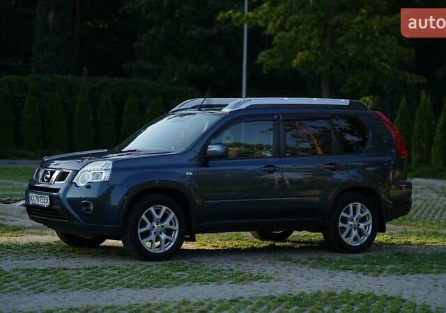 Синий Ниссан ИксТрейл, объемом двигателя 2 л и пробегом 369 тыс. км за 11700 $, фото 1 на Automoto.ua