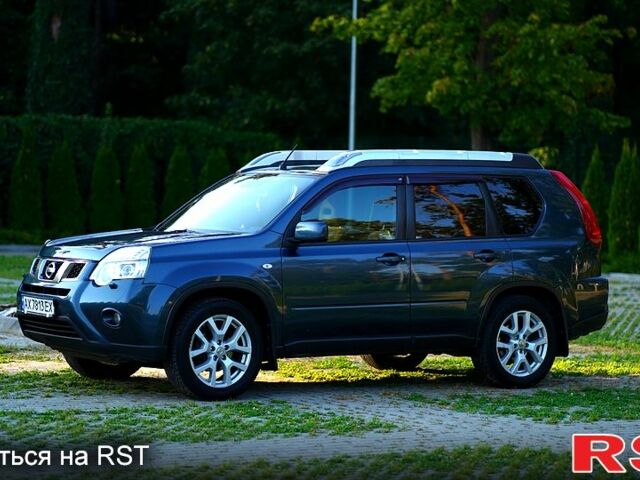 Синий Ниссан ИксТрейл, объемом двигателя 2 л и пробегом 369 тыс. км за 9500 $, фото 1 на Automoto.ua