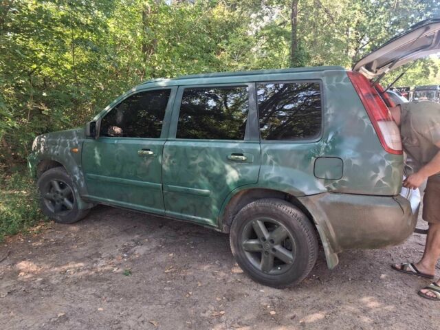 Зелений Ніссан ІксТрейл, об'ємом двигуна 2.2 л та пробігом 400 тис. км за 3000 $, фото 1 на Automoto.ua