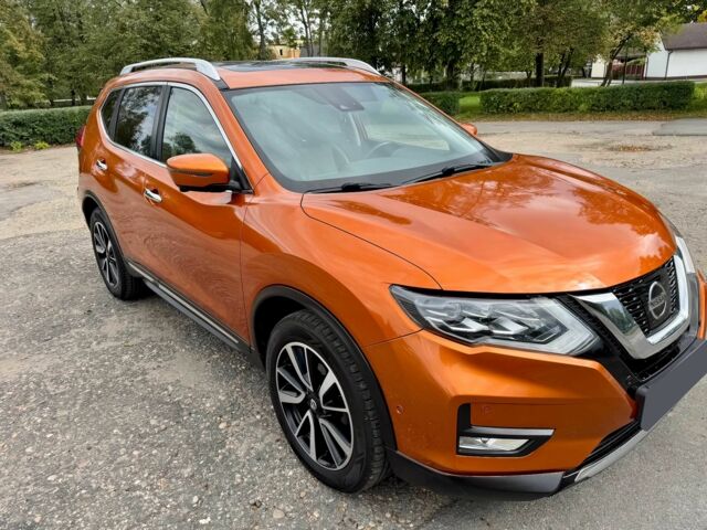 Оранжевый Ниссан ИксТрейл, объемом двигателя 1.6 л и пробегом 30 тыс. км за 13000 $, фото 1 на Automoto.ua