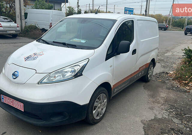 Белый Ниссан e-NV200, объемом двигателя 0 л и пробегом 158 тыс. км за 8500 $, фото 1 на Automoto.ua