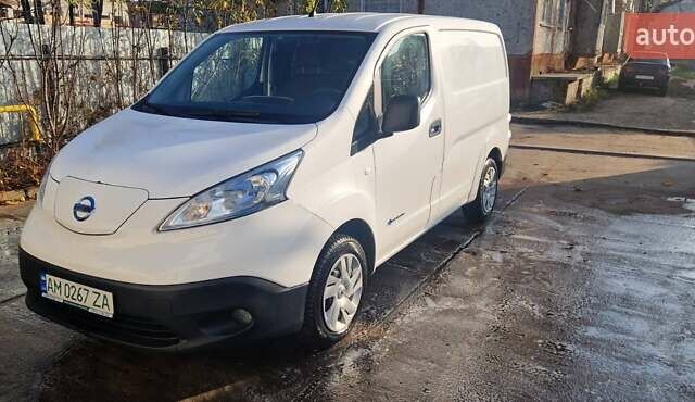 Белый Ниссан e-NV200, объемом двигателя 0 л и пробегом 120 тыс. км за 9500 $, фото 1 на Automoto.ua