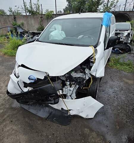 Белый Ниссан e-NV200, объемом двигателя 0 л и пробегом 31 тыс. км за 4800 $, фото 1 на Automoto.ua