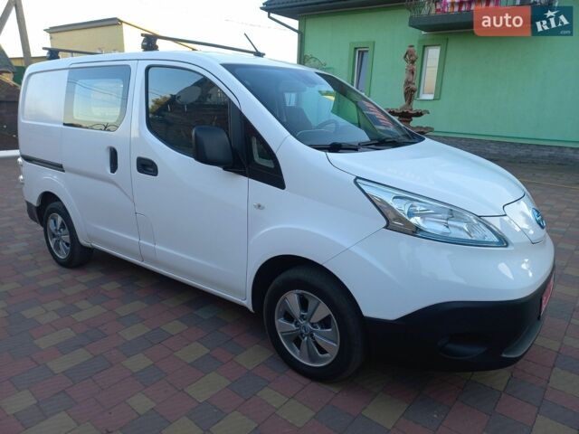 Білий Ніссан e-NV200, об'ємом двигуна 0 л та пробігом 50 тис. км за 10000 $, фото 1 на Automoto.ua