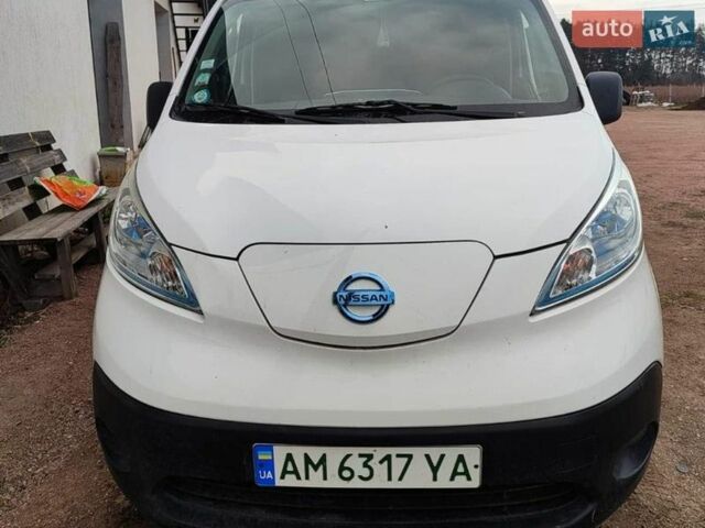Белый Ниссан e-NV200, объемом двигателя 0 л и пробегом 98 тыс. км за 12500 $, фото 1 на Automoto.ua