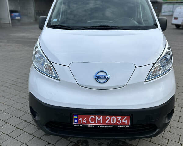Белый Ниссан e-NV200, объемом двигателя 0 л и пробегом 8 тыс. км за 14300 $, фото 1 на Automoto.ua