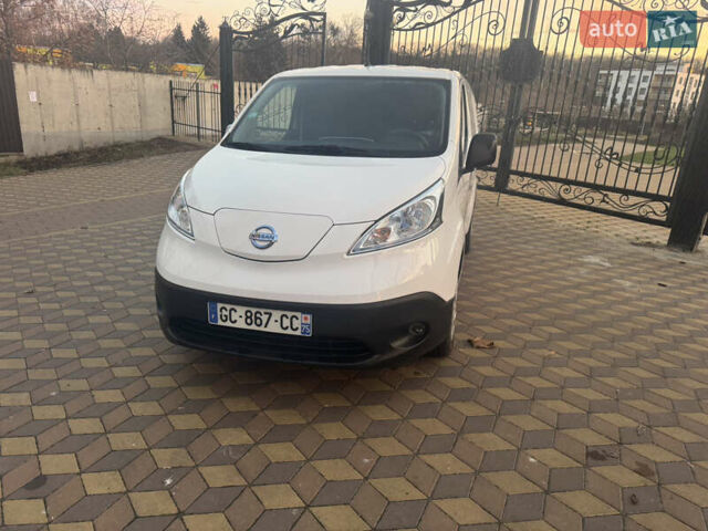 Белый Ниссан e-NV200, объемом двигателя 0 л и пробегом 46 тыс. км за 12900 $, фото 1 на Automoto.ua
