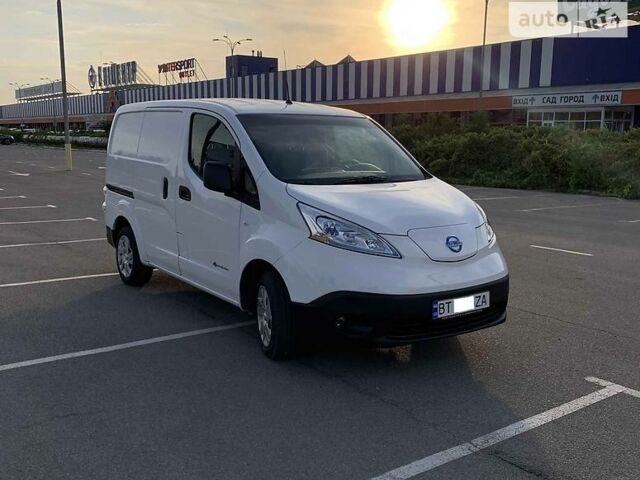 Белый Ниссан e-NV200, объемом двигателя 0 л и пробегом 29 тыс. км за 13700 $, фото 1 на Automoto.ua