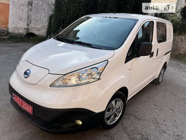 Белый Ниссан e-NV200, объемом двигателя 0 л и пробегом 53 тыс. км за 9900 $, фото 1 на Automoto.ua