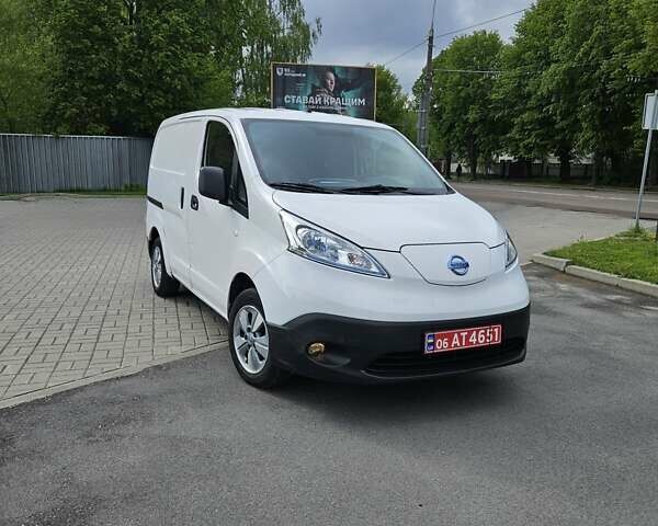 Білий Ніссан e-NV200, об'ємом двигуна 0 л та пробігом 96 тис. км за 12950 $, фото 1 на Automoto.ua