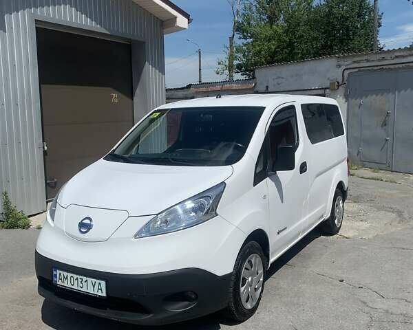 Белый Ниссан e-NV200, объемом двигателя 0 л и пробегом 89 тыс. км за 11300 $, фото 1 на Automoto.ua