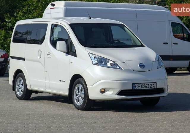 Белый Ниссан e-NV200, объемом двигателя 0 л и пробегом 169 тыс. км за 11000 $, фото 1 на Automoto.ua