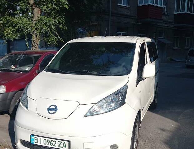 Белый Ниссан e-NV200, объемом двигателя 0 л и пробегом 100 тыс. км за 10500 $, фото 1 на Automoto.ua