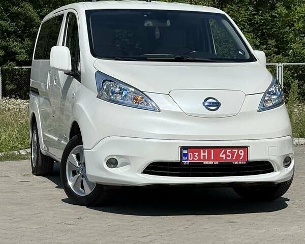 Белый Ниссан e-NV200, объемом двигателя 0 л и пробегом 161 тыс. км за 9400 $, фото 1 на Automoto.ua