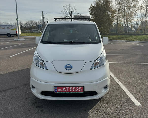 Белый Ниссан e-NV200, объемом двигателя 0 л и пробегом 117 тыс. км за 10750 $, фото 1 на Automoto.ua