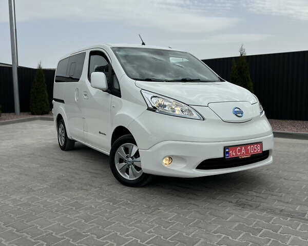 Белый Ниссан e-NV200, объемом двигателя 0 л и пробегом 48 тыс. км за 14400 $, фото 1 на Automoto.ua