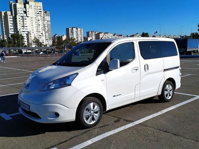 Белый Ниссан e-NV200, объемом двигателя 0 л и пробегом 65 тыс. км за 12300 $, фото 1 на Automoto.ua