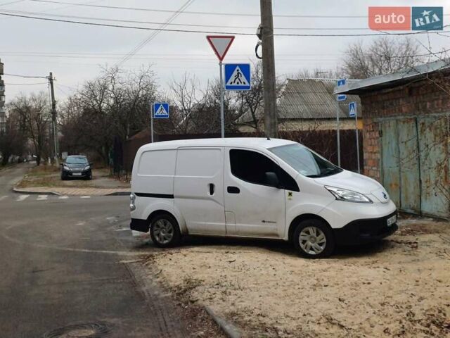 Белый Ниссан e-NV200, объемом двигателя 0 л и пробегом 95 тыс. км за 7950 $, фото 1 на Automoto.ua