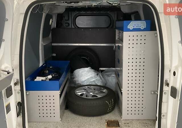 Білий Ніссан e-NV200, об'ємом двигуна 0 л та пробігом 29 тис. км за 10799 $, фото 1 на Automoto.ua