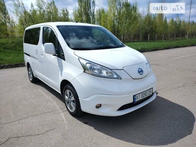 Белый Ниссан e-NV200, объемом двигателя 0 л и пробегом 139 тыс. км за 16900 $, фото 1 на Automoto.ua