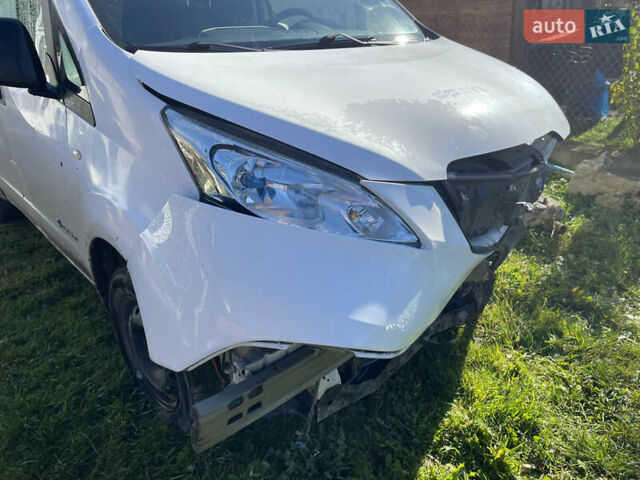 Белый Ниссан e-NV200, объемом двигателя 0 л и пробегом 107 тыс. км за 6000 $, фото 1 на Automoto.ua
