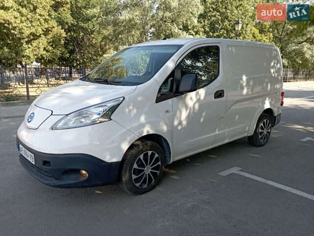 Белый Ниссан e-NV200, объемом двигателя 0 л и пробегом 111 тыс. км за 9800 $, фото 1 на Automoto.ua
