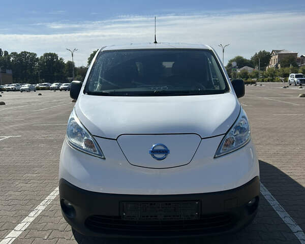 Белый Ниссан e-NV200, объемом двигателя 0 л и пробегом 73 тыс. км за 13200 $, фото 1 на Automoto.ua