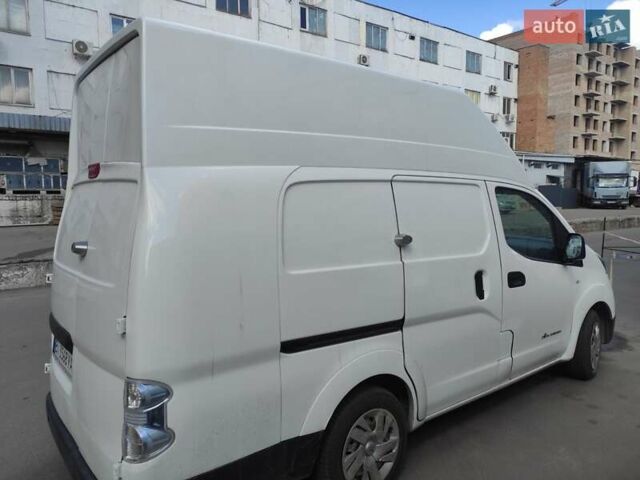 Белый Ниссан e-NV200, объемом двигателя 0 л и пробегом 55 тыс. км за 15300 $, фото 1 на Automoto.ua
