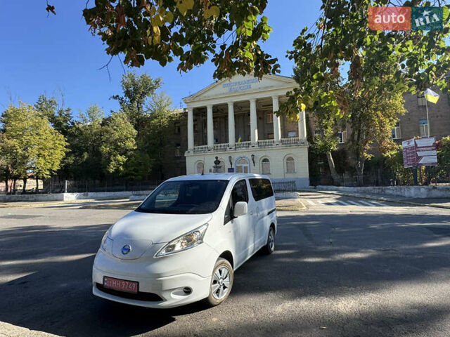 Белый Ниссан e-NV200, объемом двигателя 0 л и пробегом 179 тыс. км за 15900 $, фото 1 на Automoto.ua