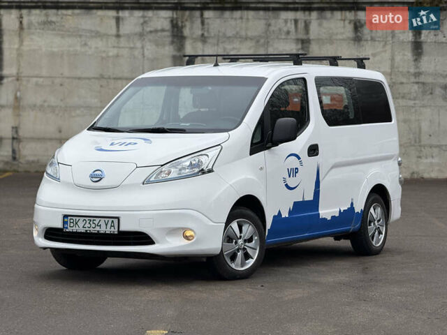 Белый Ниссан e-NV200, объемом двигателя 0 л и пробегом 50 тыс. км за 17899 $, фото 1 на Automoto.ua