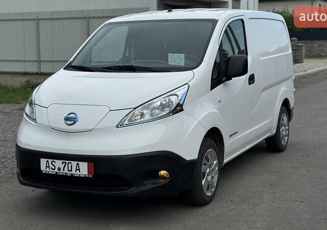 Белый Ниссан e-NV200, объемом двигателя 0 л и пробегом 80 тыс. км за 13500 $, фото 1 на Automoto.ua