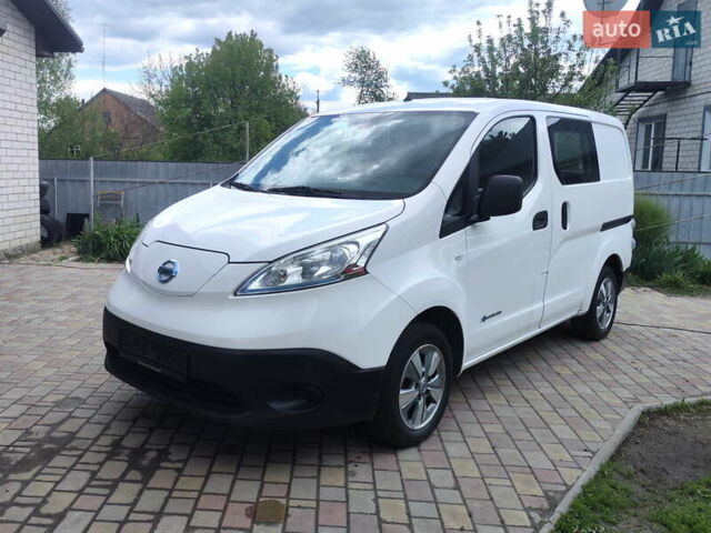 Белый Ниссан e-NV200, объемом двигателя 0 л и пробегом 99 тыс. км за 13900 $, фото 1 на Automoto.ua