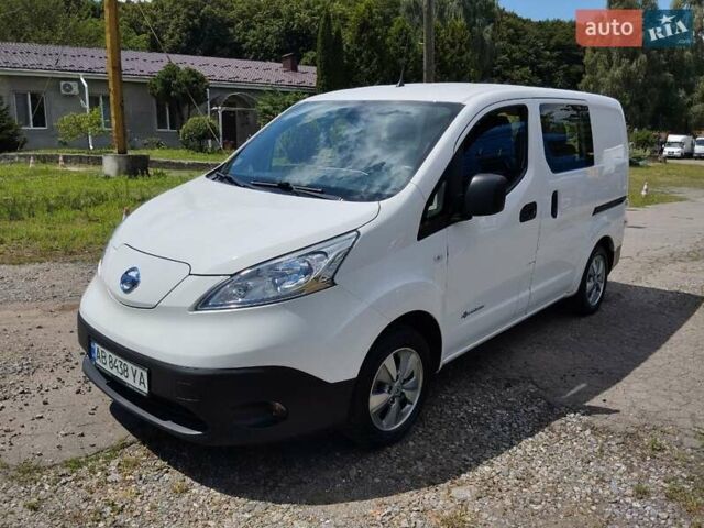 Белый Ниссан e-NV200, объемом двигателя 0 л и пробегом 52 тыс. км за 15250 $, фото 1 на Automoto.ua