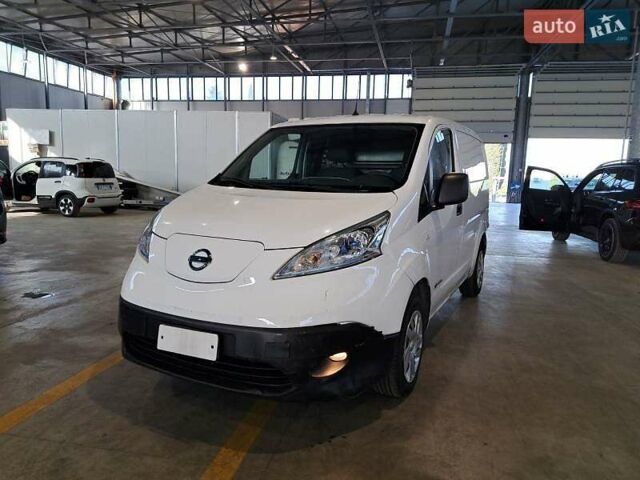 Белый Ниссан e-NV200, объемом двигателя 0 л и пробегом 90 тыс. км за 11199 $, фото 1 на Automoto.ua