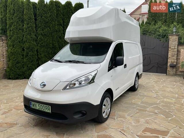 Белый Ниссан e-NV200, объемом двигателя 0 л и пробегом 57 тыс. км за 15499 $, фото 1 на Automoto.ua