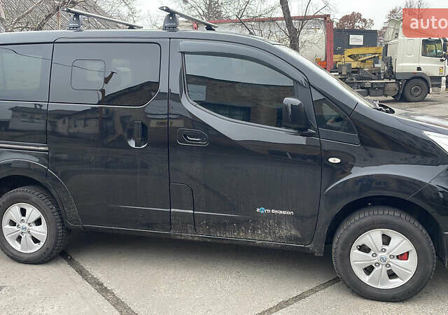 Черный Ниссан e-NV200, объемом двигателя 0 л и пробегом 197 тыс. км за 18000 $, фото 1 на Automoto.ua
