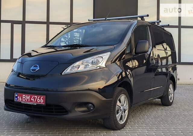 Черный Ниссан e-NV200, объемом двигателя 0 л и пробегом 120 тыс. км за 12500 $, фото 1 на Automoto.ua