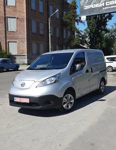 Серый Ниссан e-NV200, объемом двигателя 0 л и пробегом 61 тыс. км за 16000 $, фото 1 на Automoto.ua