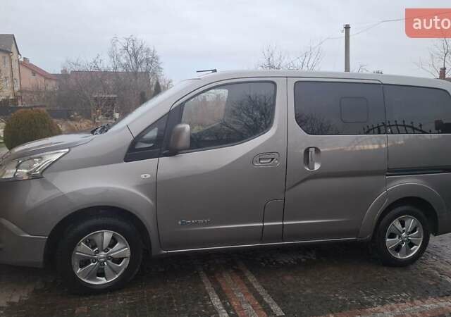 Серый Ниссан e-NV200, объемом двигателя 0 л и пробегом 93 тыс. км за 9300 $, фото 1 на Automoto.ua