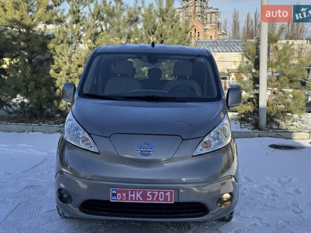 Серый Ниссан e-NV200, объемом двигателя 0 л и пробегом 114 тыс. км за 9950 $, фото 1 на Automoto.ua