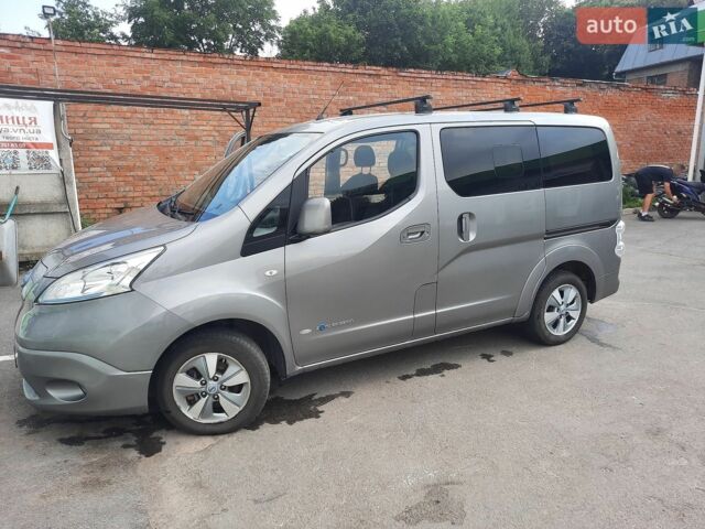 Серый Ниссан e-NV200, объемом двигателя 0 л и пробегом 129 тыс. км за 10500 $, фото 1 на Automoto.ua